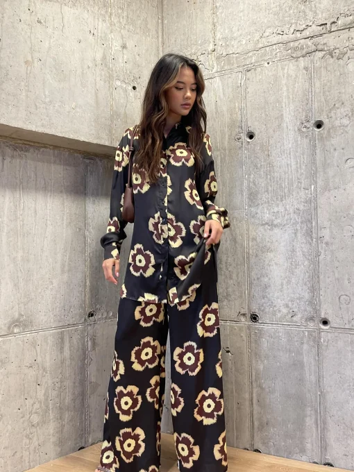 Glamorous Glamorous Care: Our Sustainable Collection|Blouses & Shirts|Black Amber-Yellow Flower Oversized-Shirt -