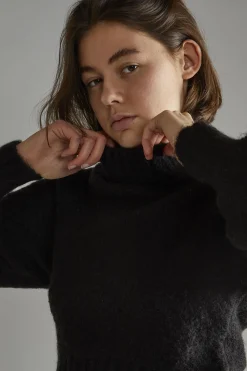 Glamorous Jumpers|Black Crew Neck Crop-Jumper -