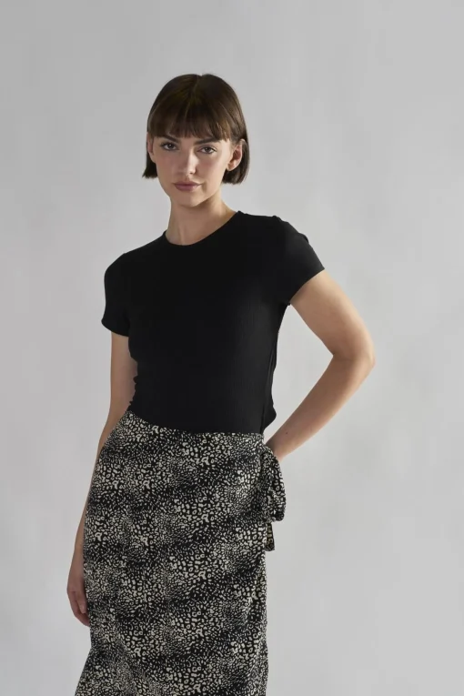 Glamorous Tops & T-shirts|Black Round-Neck Tops -