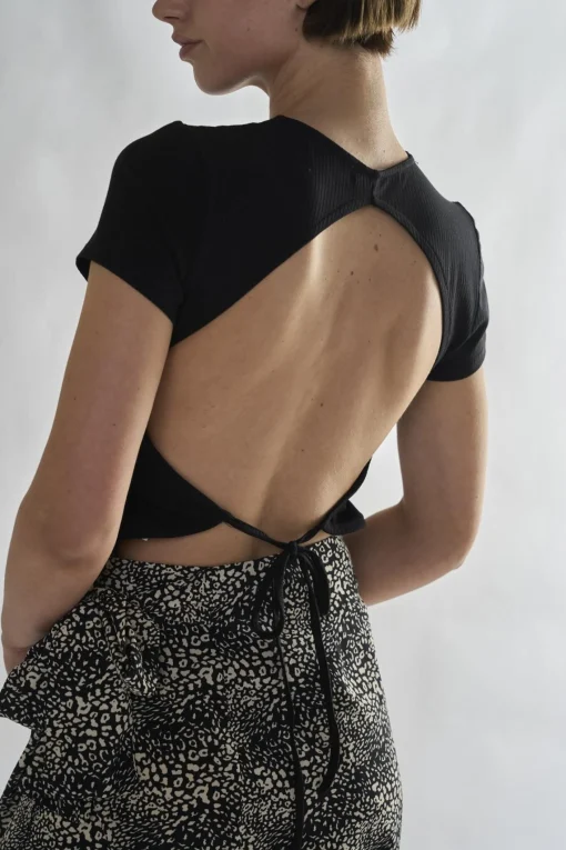 Glamorous Tops & T-shirts|Black Round-Neck Tops -