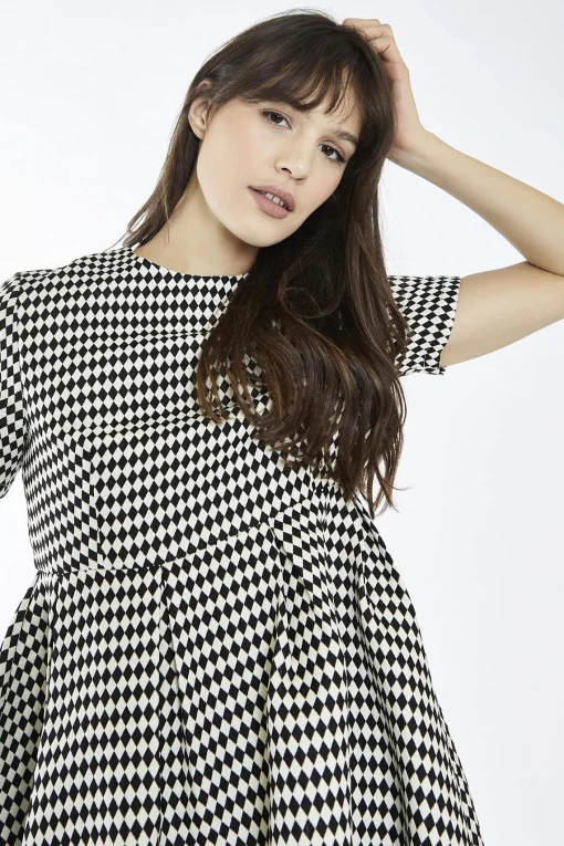 Glamorous Day Dresses|Mini Dresses|Black-White Diamond Crew-Neck Skater Mini-Dress -