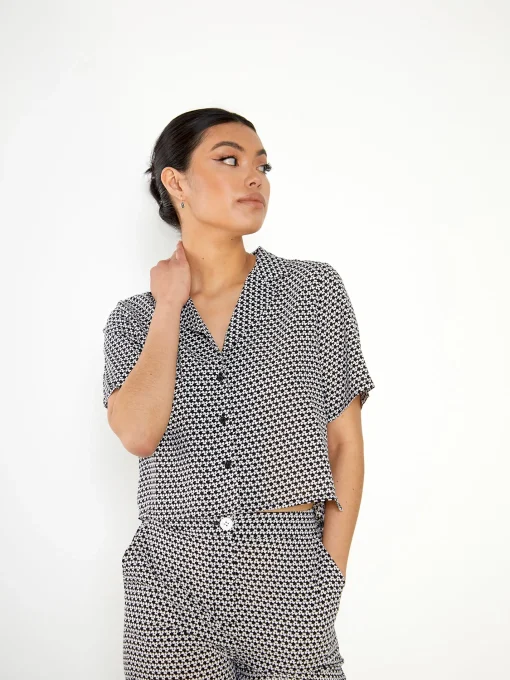 Glamorous Blouses & Shirts|Geometric Ditsy Button Front Short Sleeve Shirt -
