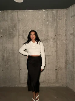 Glamorous Jumpers|Off-White Crew Neck Cropped Length-Jumper -
