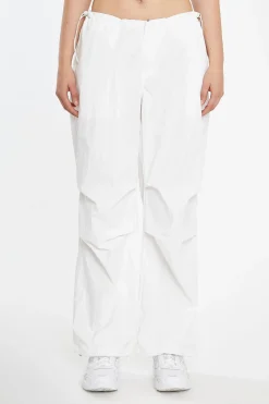 Glamorous Chic Escapes|Off-White Parachute Pants -
