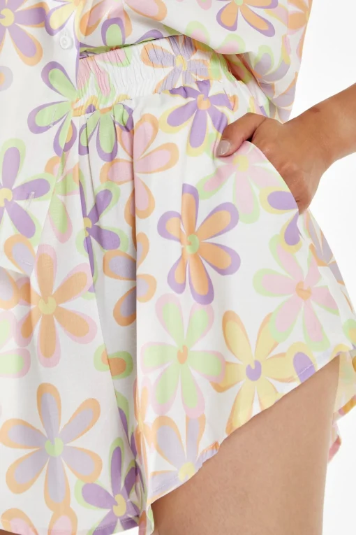 Glamorous Chic Escapes|Glamorous Care: Our Sustainable Collection|Pastel 60s Floral Shorts -