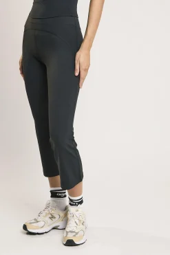 Glamorous Bottoms|Leggings|Signature Black Capri Leggings -