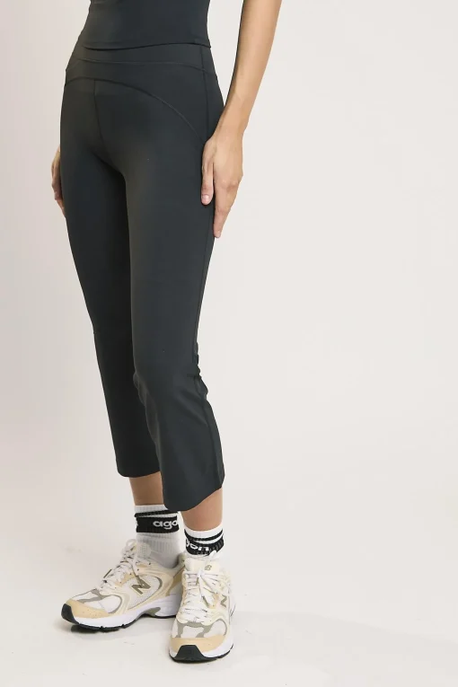 Glamorous Bottoms|Leggings|Signature Black Capri Leggings -