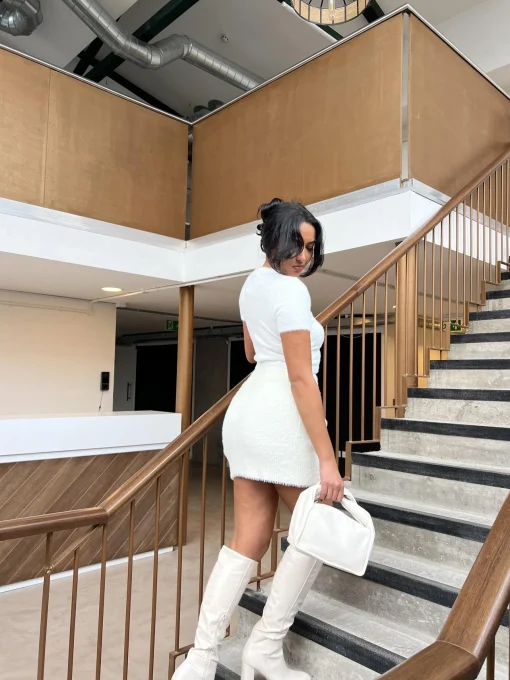 Glamorous Jumpers|White Crew-Neck Crop-Jumper -